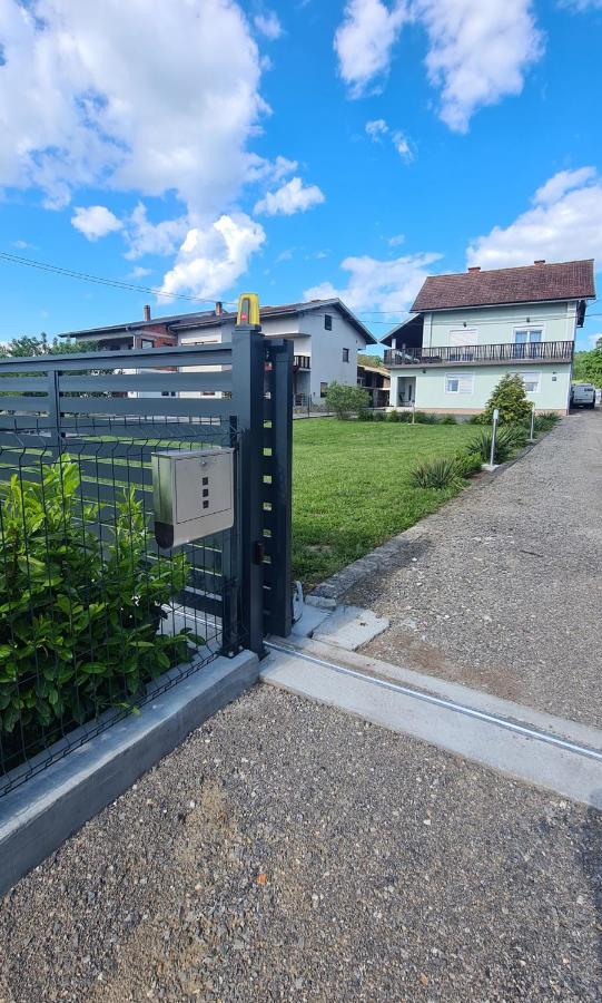 Apartman Lena Tusilovic Exteriör bild
