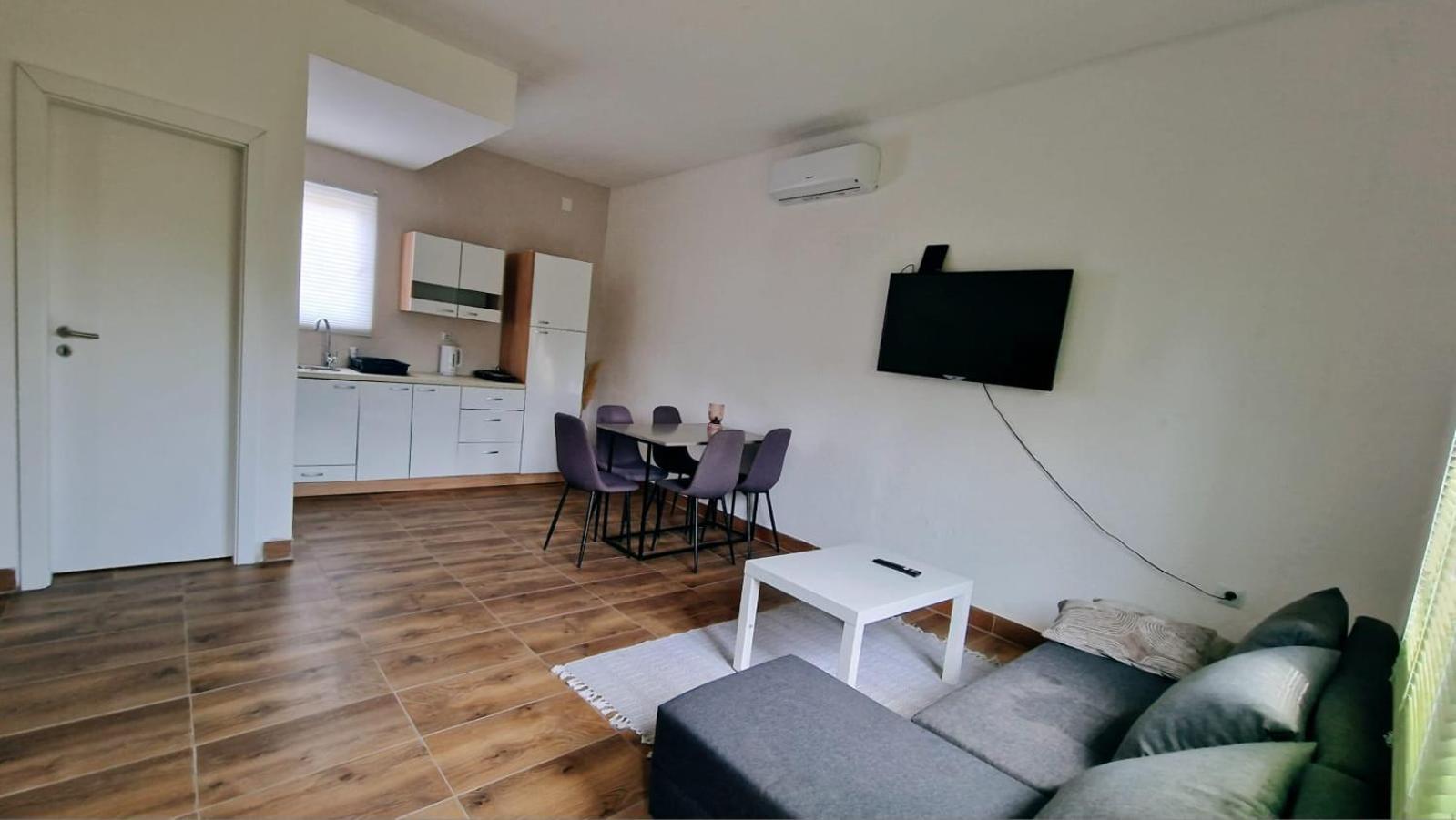 Apartman Lena Tusilovic Exteriör bild