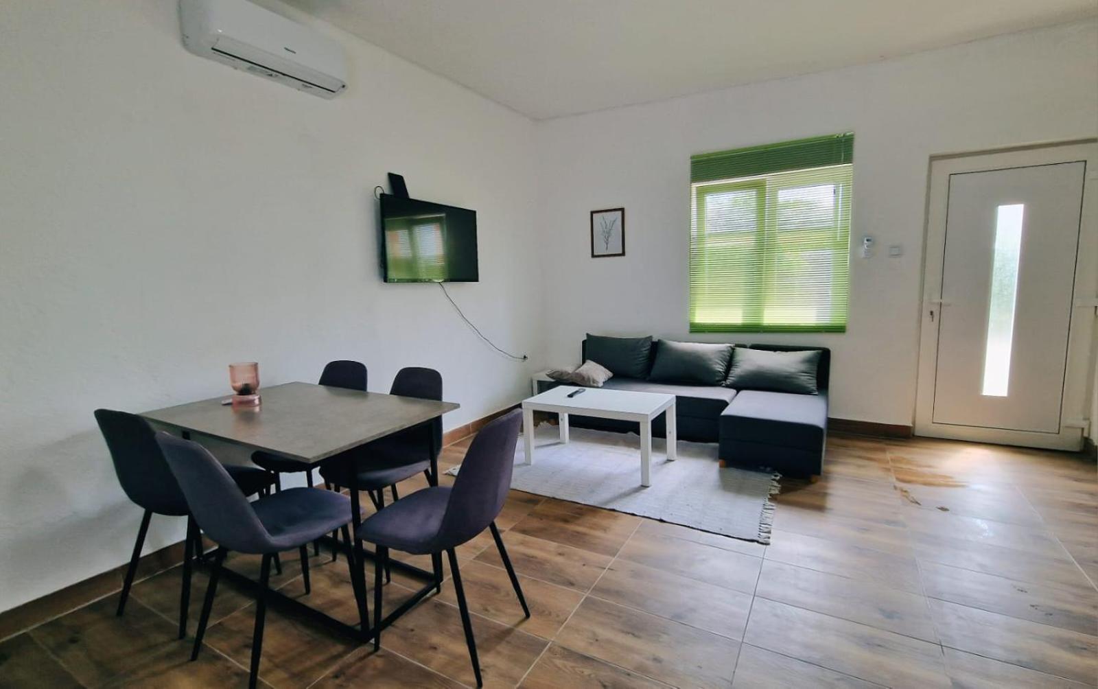 Apartman Lena Tusilovic Exteriör bild