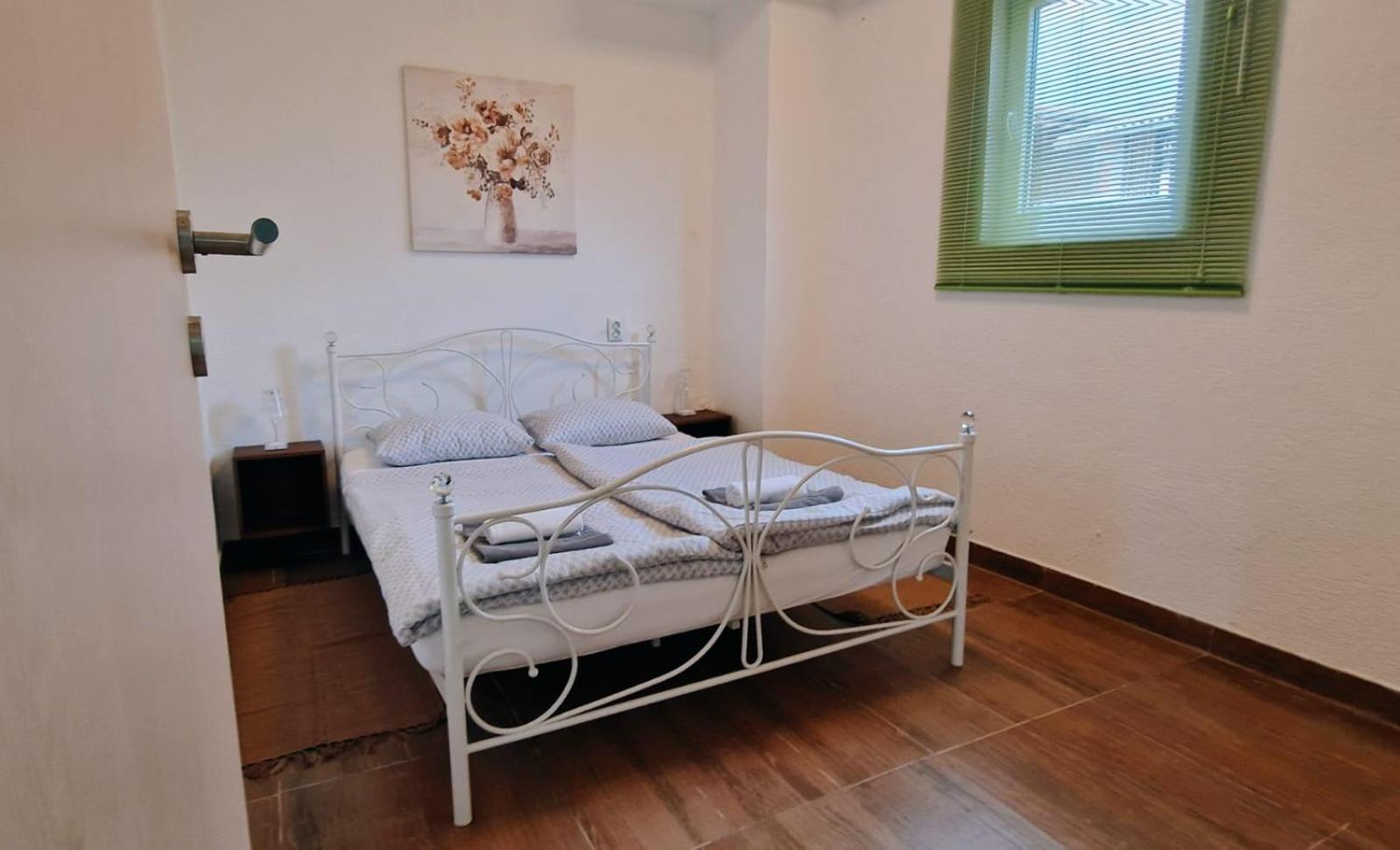 Apartman Lena Tusilovic Exteriör bild