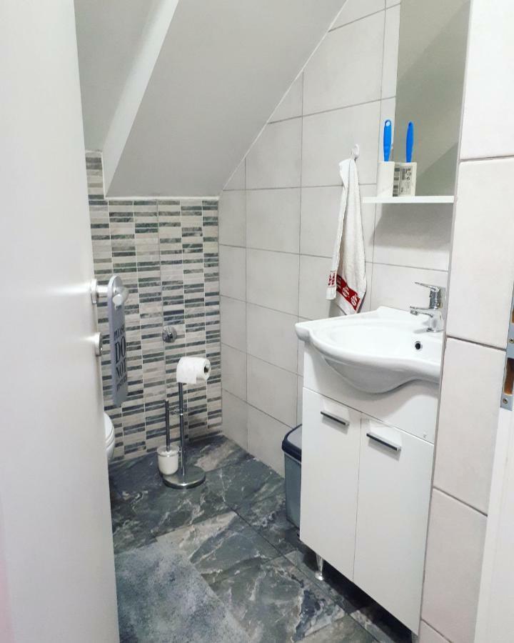 Apartman Lena Tusilovic Exteriör bild