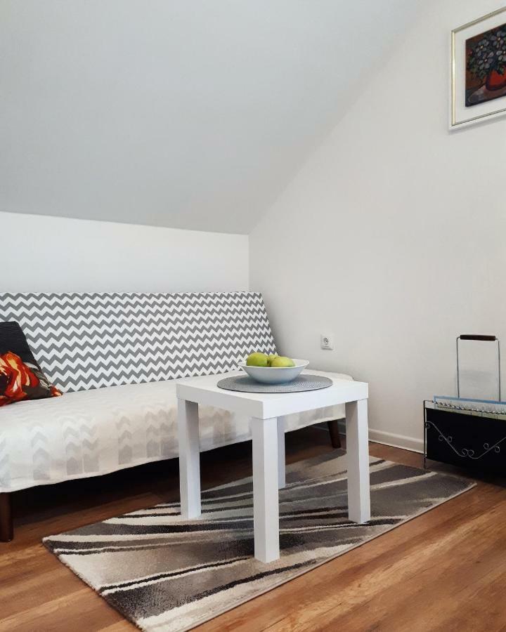 Apartman Lena Tusilovic Exteriör bild