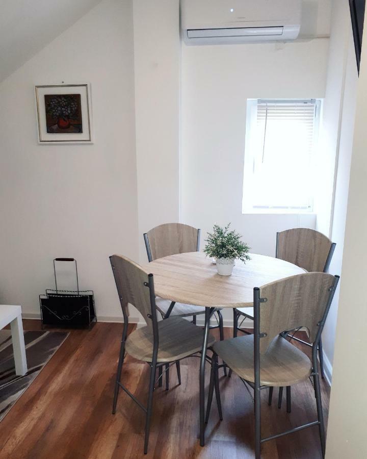 Apartman Lena Tusilovic Exteriör bild