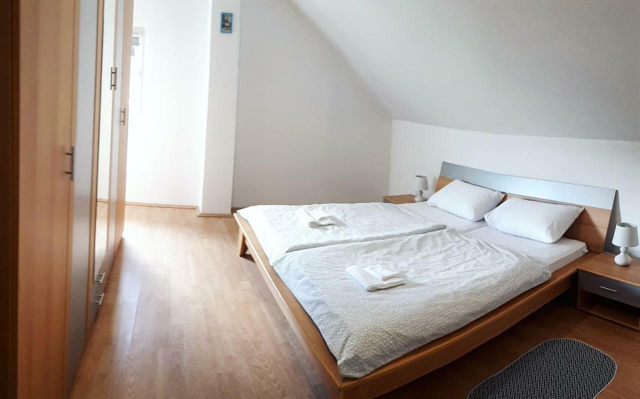 Apartman Lena Tusilovic Exteriör bild
