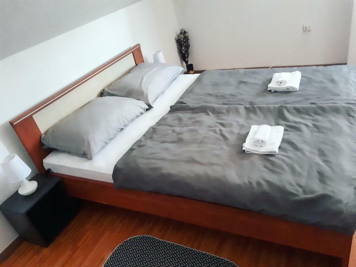 Apartman Lena Tusilovic Exteriör bild